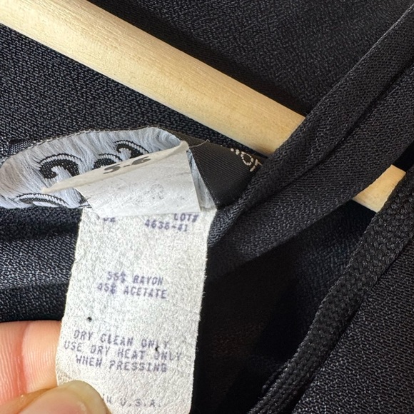 VNTG CrissCross Neckline MIDI Black Shoulder Pad Dress Size Small - Picture 10 of 10